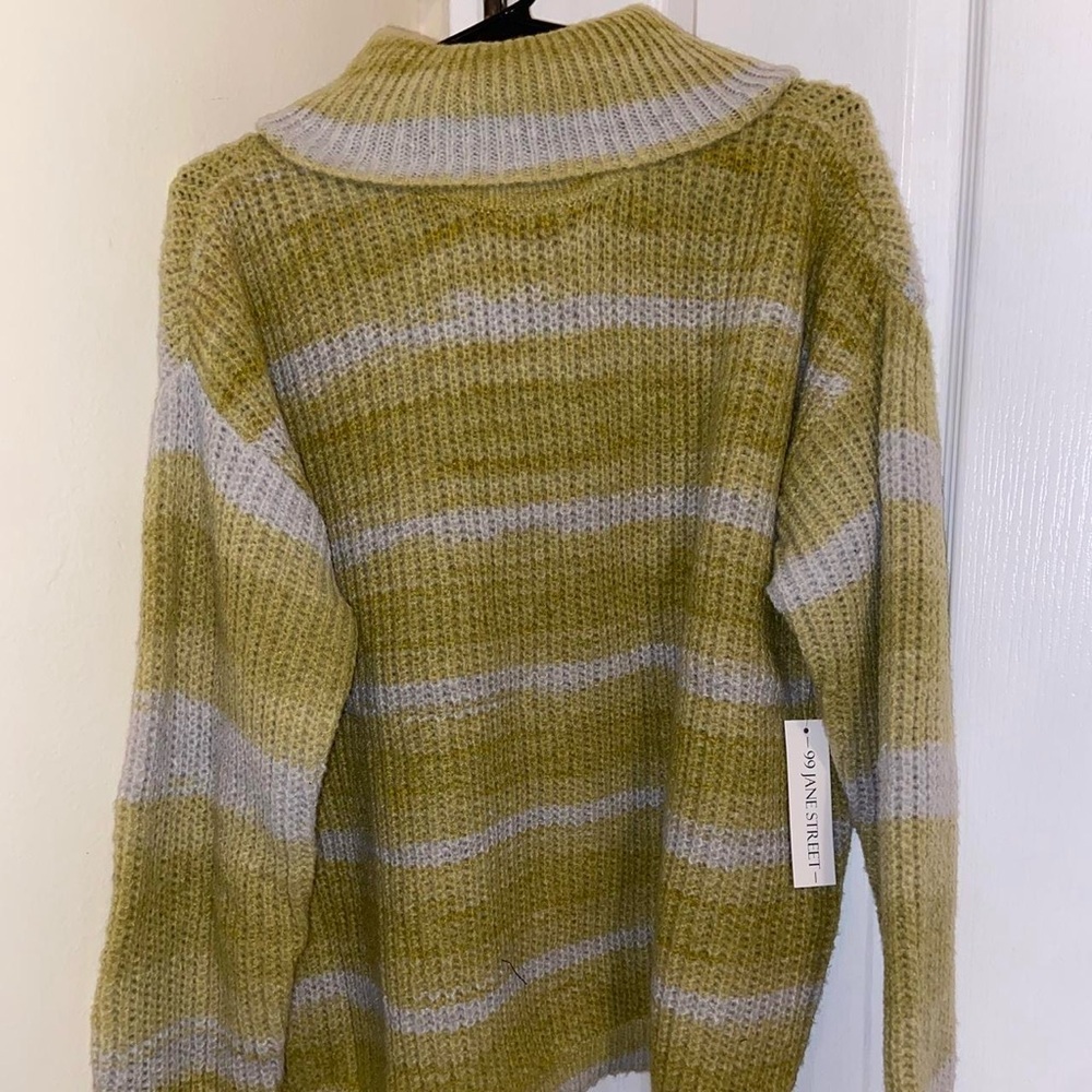 Knitted Green Spacedye Combo
Size Large
Brand New with tags